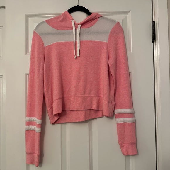 Hollister Tops - Hollister woman’s junior cropped sweatshirt size small